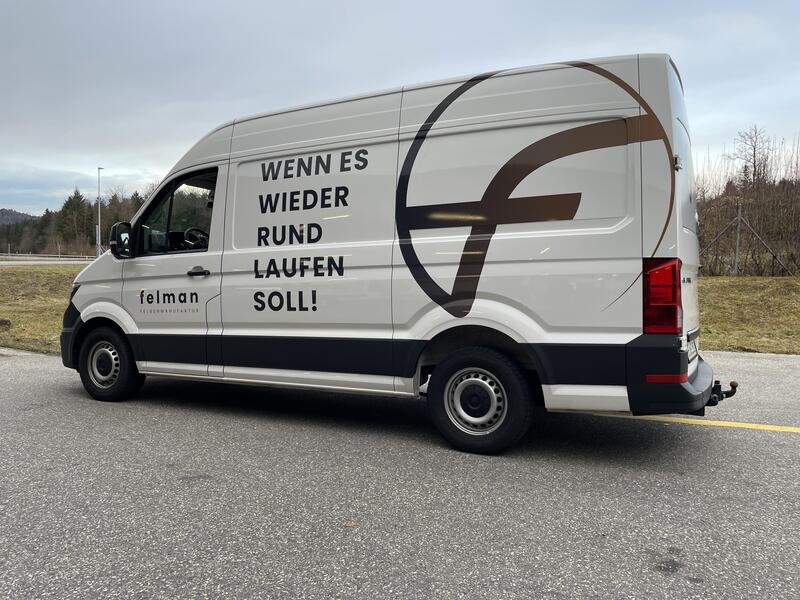 Foliertes Firmenfahrzeug der felman AG